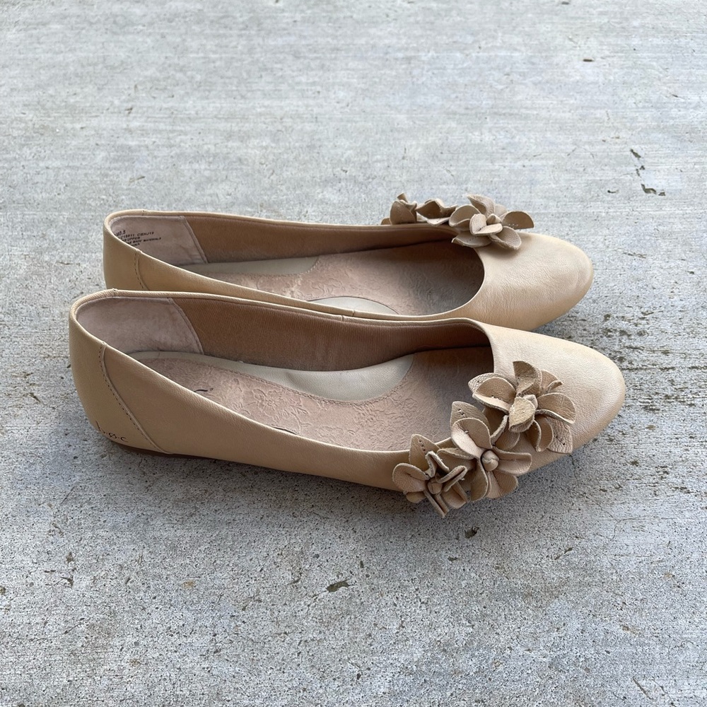 B.O.C. ballet flats embellished with flowers women's size 9/40.5.